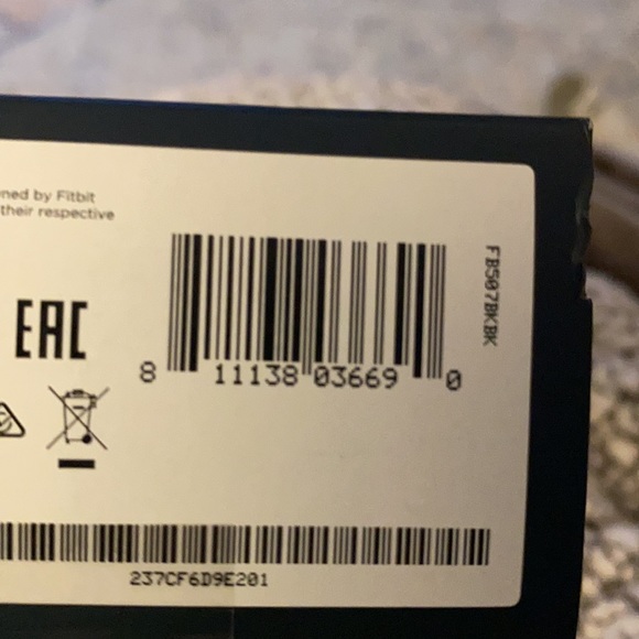 fitbit versa 2 - never used. black main image 4